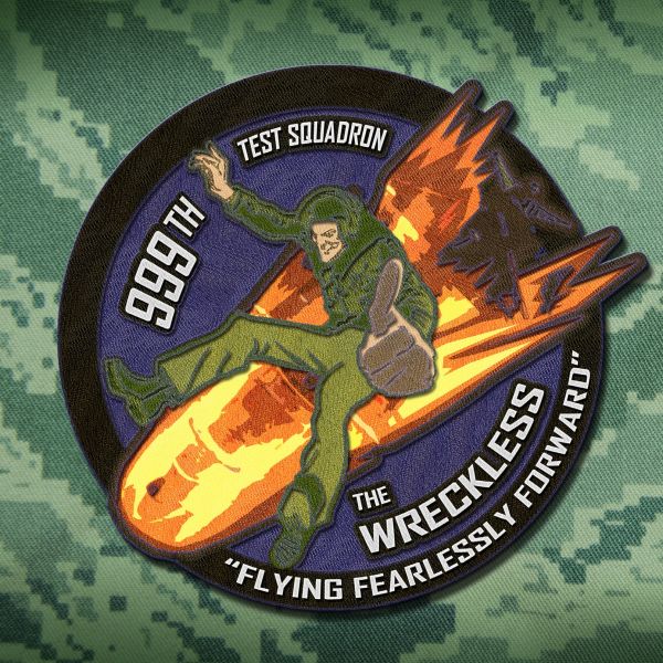 文件:999th Test Squadron.jpg